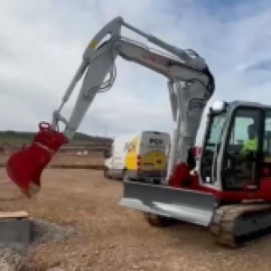 Takeuchi TB2150 (sobre orugas)