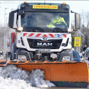 Camión traccionado quitanieves